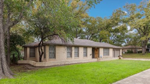 2841 Scruggs Park Dr, Fort Worth TX  76118-6617 exterior