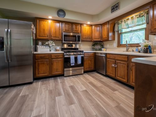 4848 Dellview Dr, Rockford, IL 61109-4112