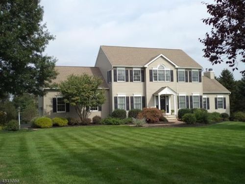 6 Mathew Dr, Annandale, NJ 08801-3620