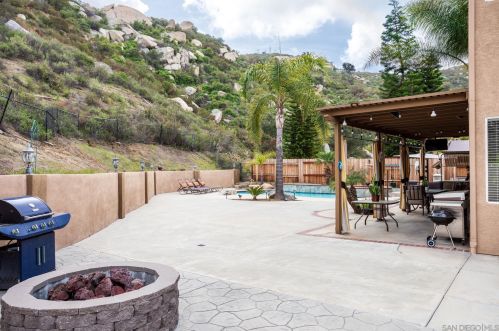 13458 Piping Rock Ln, El Cajon, CA 92021-8836