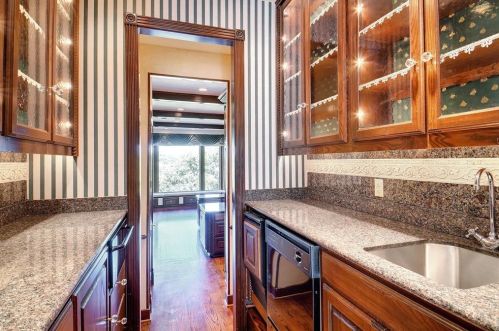 6908 Ridgewood Dr, Fort Worth TX  76132-4554 exterior