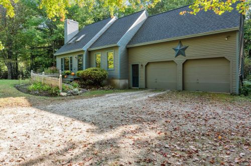 20 Chestnut Dr, Allenstown, NH 03275-2619