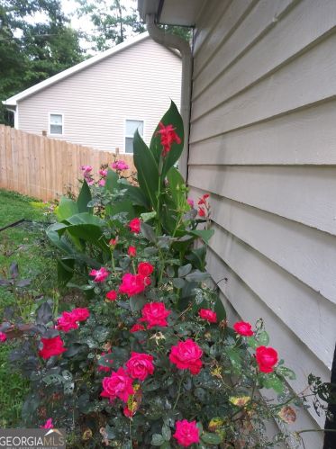 90 Cumberland Dr, Rex GA 30273-1800 exterior