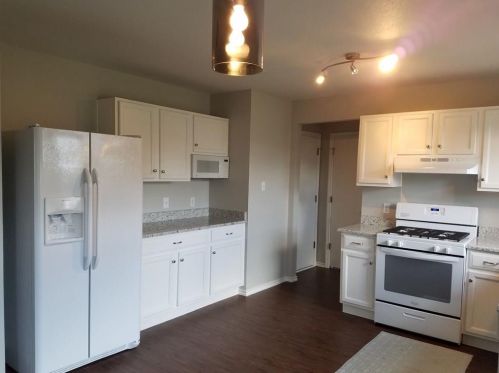 650 Goldenrod St, Uhland TX  78640-5456 exterior