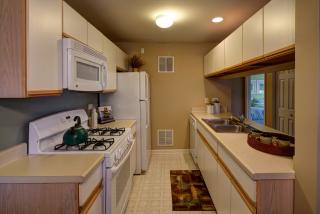 175 Highpoint Dr, Romeoville IL  60446-3802 exterior