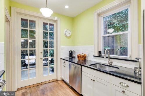 1307 Ellsworth St, Philadelphia PA  19147-4415 exterior