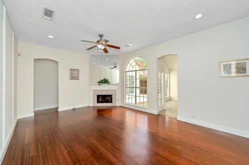 10214 Waters Dr, Irving TX  75063-5352 exterior