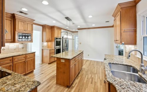 390 Forest Valley Ct, Atlanta GA  30342-2353 exterior