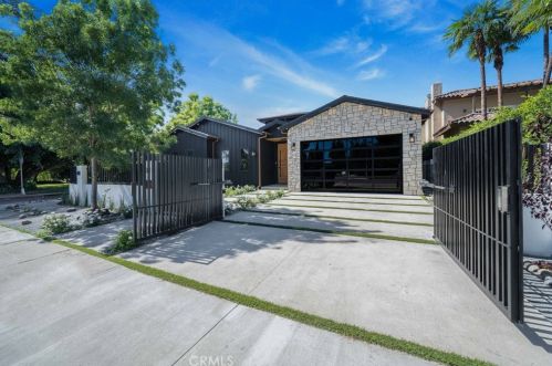 13463 Chandler Blvd, Van Nuys, CA 91401-5327