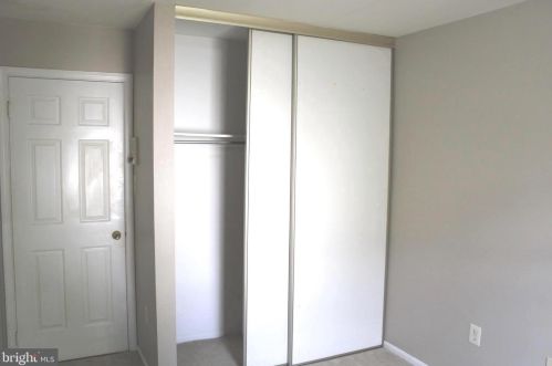 5076 Queens Wood Dr, Springfield VA  22015-1530 exterior