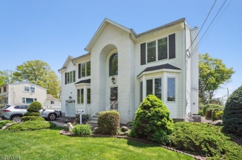 26 Buena Rd, Parsippany, NJ 07054-3539