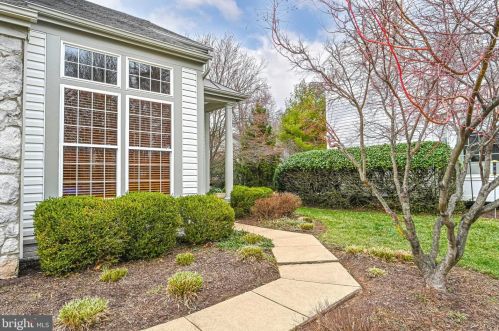 12396 Brown Fox Way, Herndon, VA 20191-1647