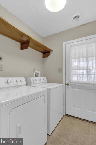 32 Moul Ave, Hanover PA 17331-2080 exterior