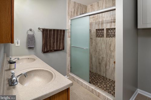 6132 Shady Side Rd, Shady Side MD exterior