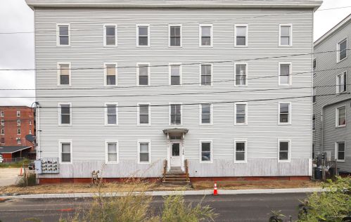 128 Oxford St, Lewiston ME  04240-7833 exterior