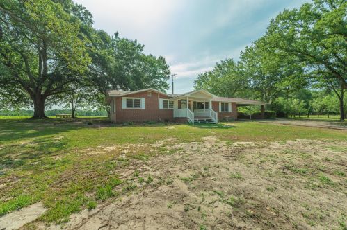 695 Hartzog Rd, Barnwell, SC 29812-5611