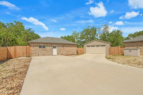 6330 Renwood Dr, Fort Worth TX  76140-9404 exterior