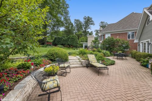 115 Eastern Ave, Willowbrook IL  60514-1414 exterior