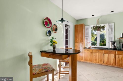 1211 Pinecrest Cir, Silver Spring MD exterior