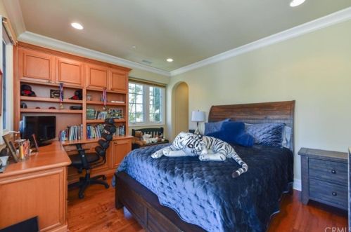 25 Blue Smt, Irvine CA  92603-0168 exterior