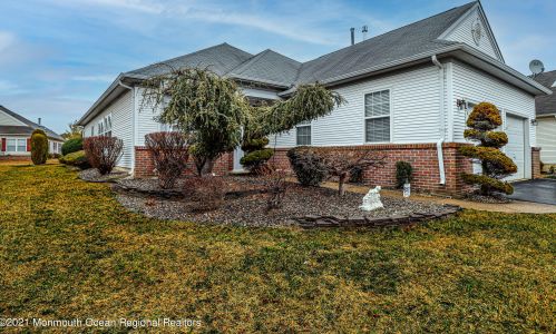 35 Orleans Dr, Lakehurst, NJ 08759-6096