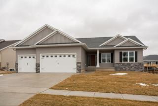 490 Oak Park Cir, Midway, IA 52302-5940
