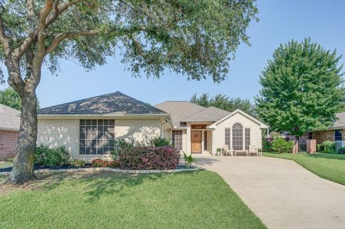 7109 Ashworth Dr, Fort Worth, TX 76182-3648