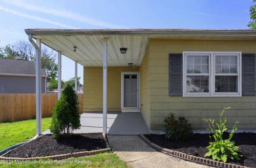 2 Jack St, Hazlet, NJ 07730-2008