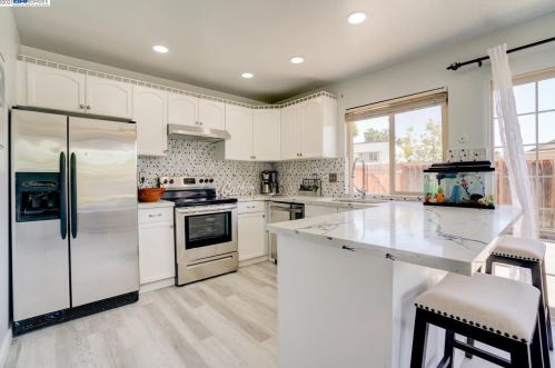 2474 Oliver Dr, Hayward, CA 94545-4125