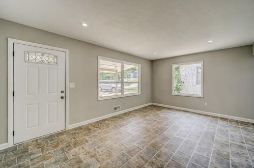 527 Hamilton E Holmes Dr, Atlanta, GA 30318-7300