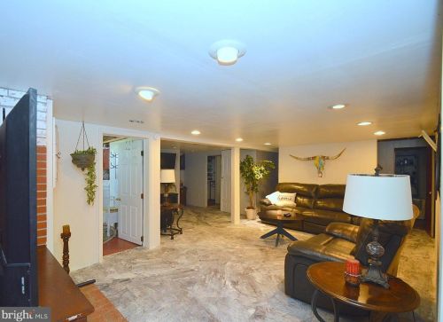 48 Calvin Unger Ln, Berkeley Springs WV 25411-5181 exterior