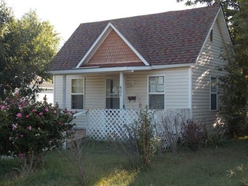 911 Wall St, Lowell, KS 66739-1351