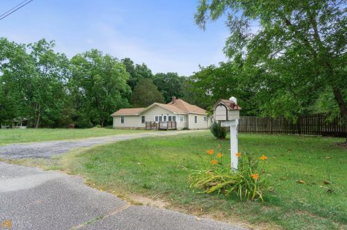 46 Allen Dr, Ellenwood, GA 30294-2604