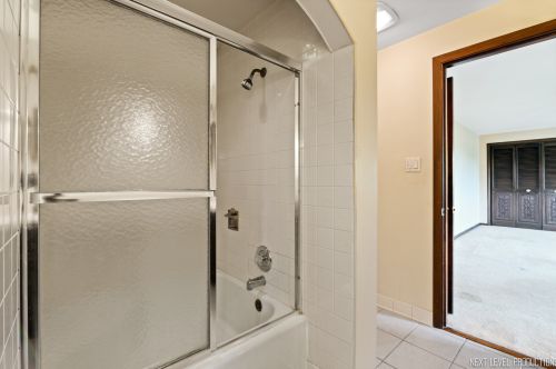 6765 County Line Ln, Willowbrook IL  60527-5726 exterior