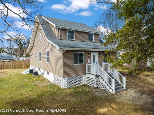 40 Vineyard Ave, Middletown, NJ 07748-5273