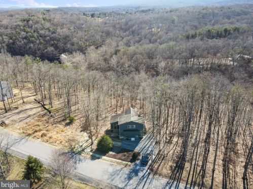 166 Nemacolin Trl, Hedgesville WV  25427-4272 exterior