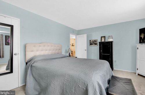 13 Valleybrook Dr, Lancaster PA  17601-4619 exterior