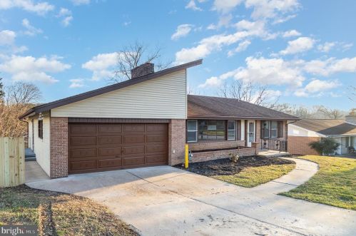 750 Woodberry Rd, York, PA 17403-4140