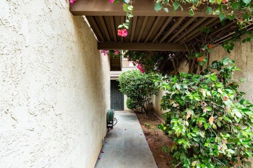 1947 Bonnie Brae St, Riverside, CA 92506-1615