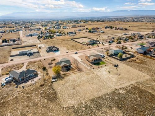 1117 Meadowmoor Dr, Pueblo CO  81007-2020 exterior