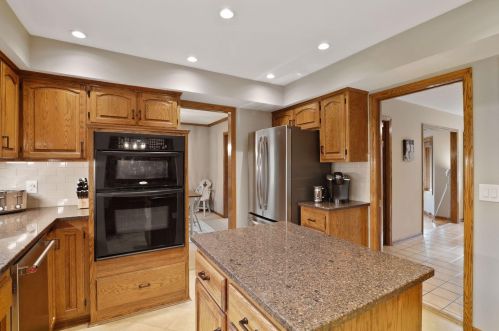 8743 Highwood Way, Saint Paul MN  55124-9456 exterior