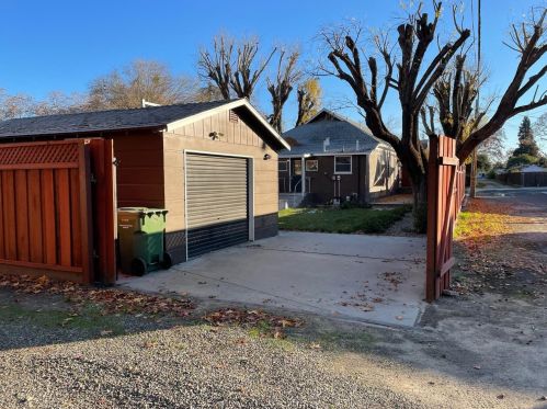 1115 Merritt St, Turlock CA  95380-4952 exterior