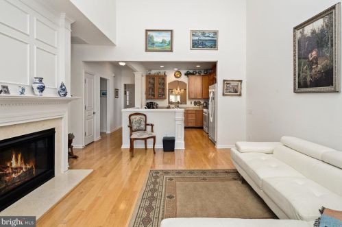 225 Sparrow Dr, Trenton NJ 08690-2464 exterior