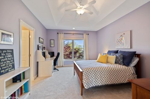 8 Clubside Ct, Willowbrook IL  60527-8129 exterior