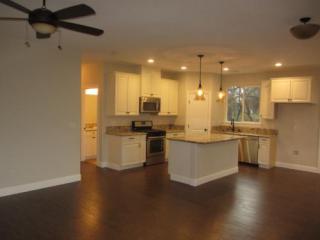 375 Beagle Ln, Redding, CA 96002-1928