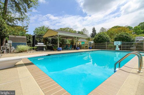 213 Avondale Cir, Severna Park MD  21146-4403 exterior