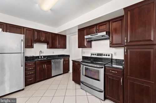 5250 Bradgen Ct, Springfield VA  22151-3505 exterior