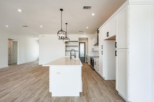 1319 Palomino Trl, Angleton TX 77515-9682 exterior