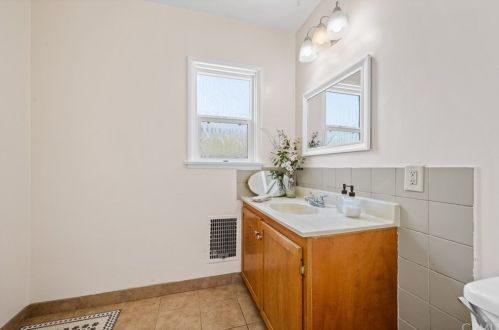 526 Buttonwood St, Anaheim CA  92805-2225 exterior