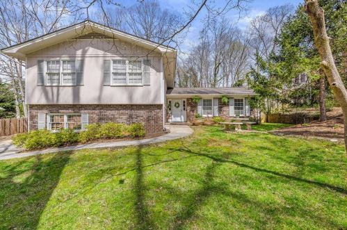 670 Robinhood Trl, Gainesville, GA 30501-2410